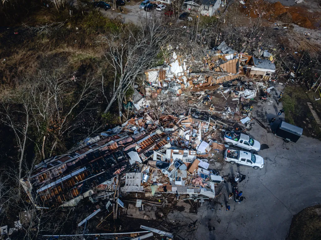 tornádó, pusztítás, Tennessee, Egyesült Államok, időjárás, rom, romok 