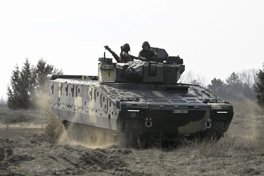 LynxTANK, Lynx, páncélozott, gyalogsági, harcjármű, harcjárművezető, gyakorlat
