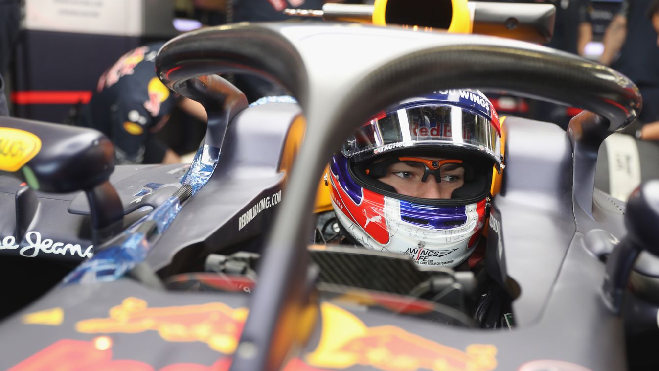 Forma-1, Pierre Gasly, Red Bull Racing, Silverstone teszt, bukókeret, glória 2, szemüveg 