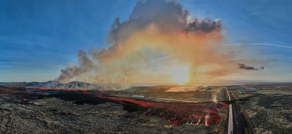 Vulkánkitörés Izland, vulkán, 2024.01.15.,  volcano Horizontal panoramic 