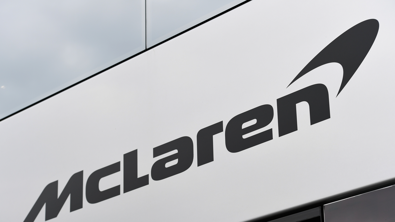 A Forma-1-es Olasz Nagydíj pénteki napja, McLaren logo 