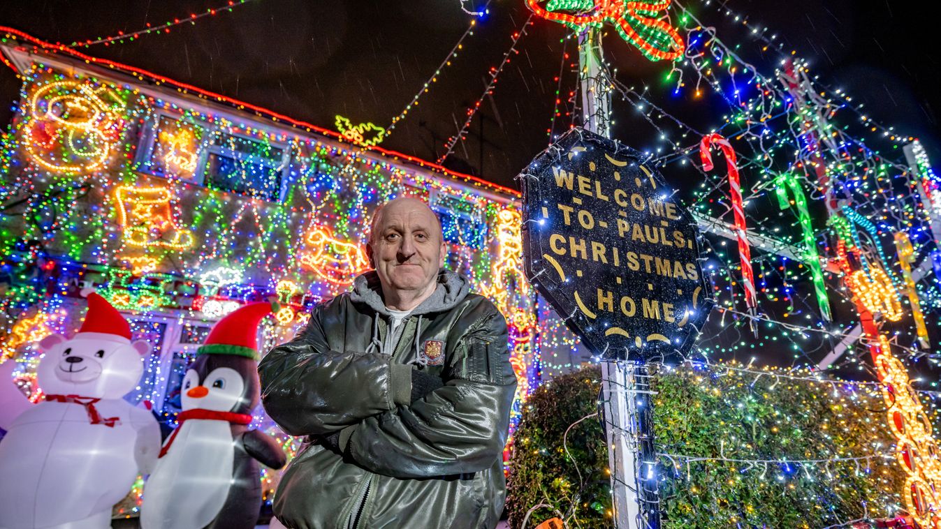 Egy karácsonymániás apuka, aki 18 éve háza minden négyzetcentiméterét fényekkel díszíti, idén 70 000 izzót használt fel, Advent 2023 galéria, 2023.12.13. 