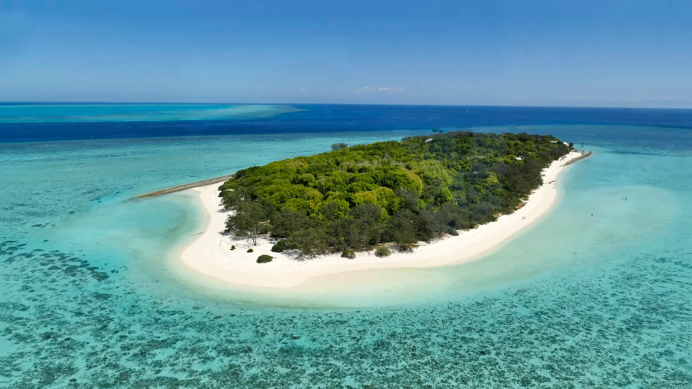 Heron Island. Aerial view. Great Barrier Reef. Queensland. Australia Sea bottom Great Barrier Reef Tropical sea Horizon Tropical beach UNESCO's World Heritage blue sky August Water surface Nobody Coral Sea Benthons Sea bottoms Coral reefs Barrier reef Bar