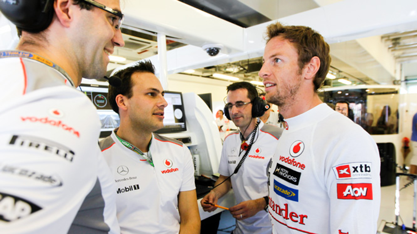 Tom Stallard, Gary Paffett és Jenson Button 2012-ben Abu Dhabiban 