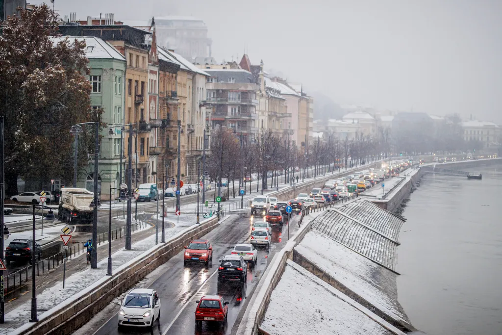 hó, hóesés, havazás, tél, december, időjárás, Budapest, dugó, 2023.12.07. 