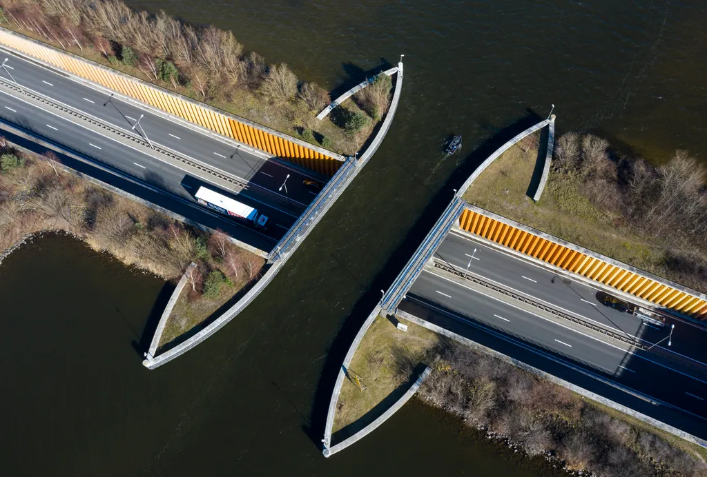 Veluwemeer-tó, híd, víziút, autóút, híd,  csatornahíd, Hollandia, 