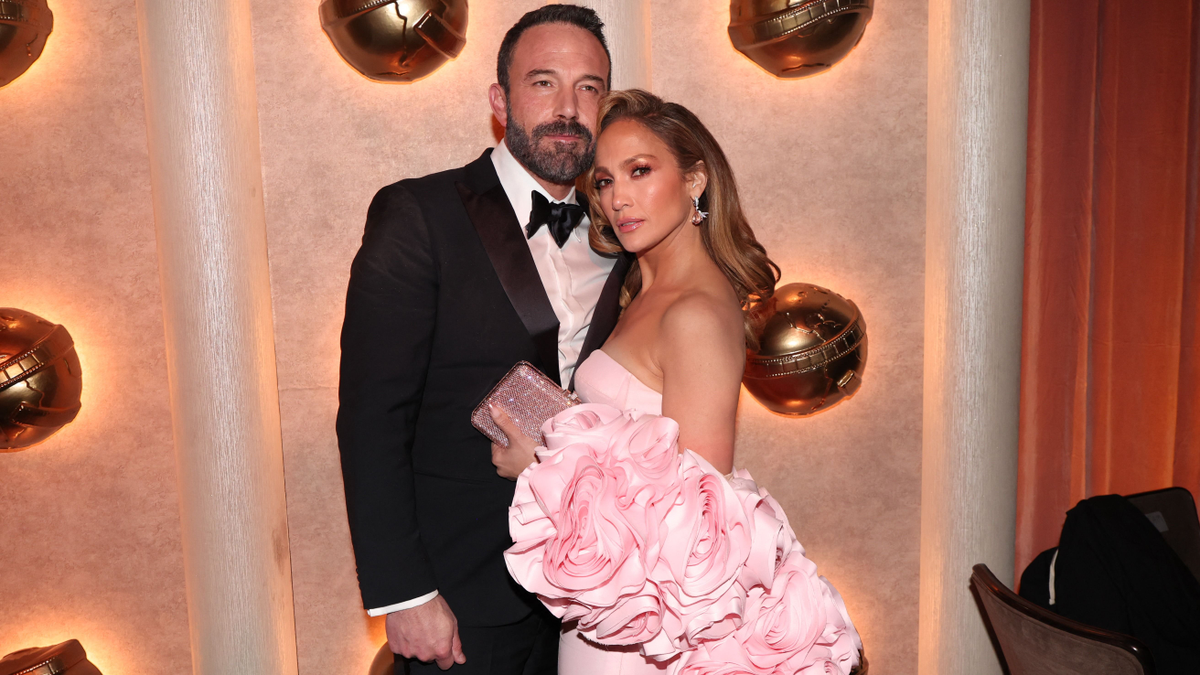 Kínos videón Jennifer Lopez és Ben Affleck, rajtuk röhög a fél világ - videó