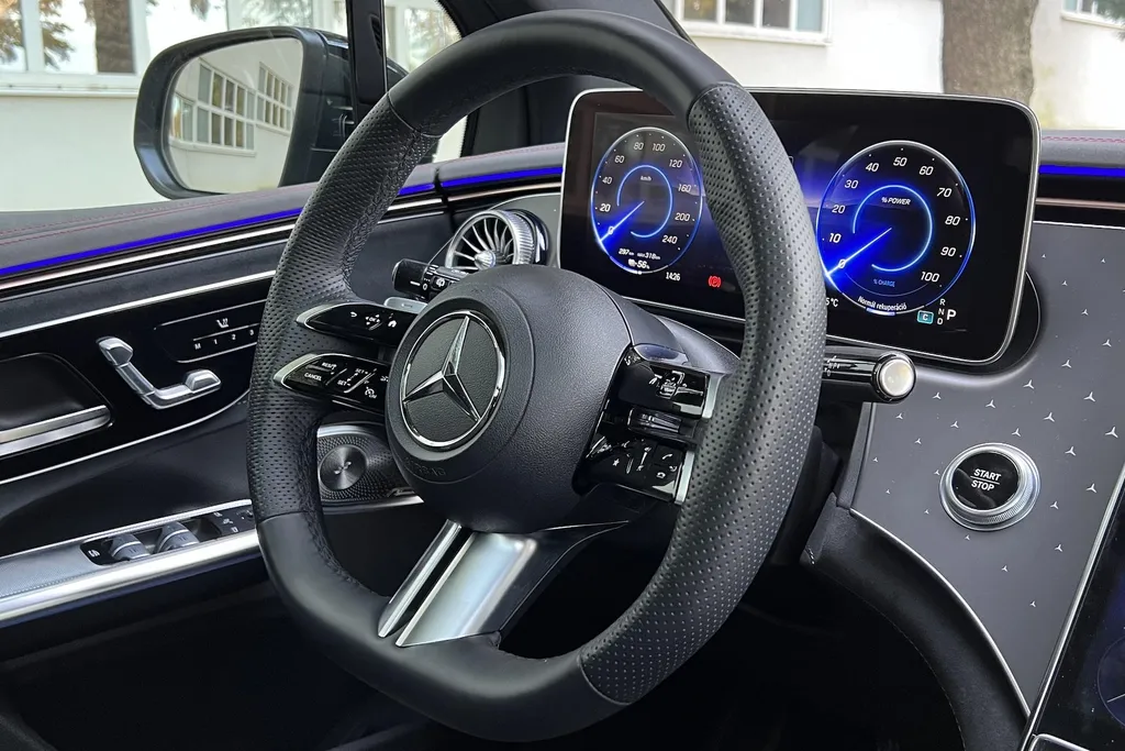 Mercedes EQE SUV 