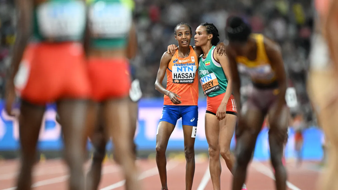 TOPSHOTS Horizontal ATHLETICS WORLD CHAMPIONSHIP 10000 METERS JOY EMBRACE 