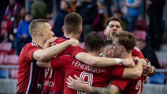 Egy újrarúgatott 11-es döntött a Fehérvár-Debrecen meccsen