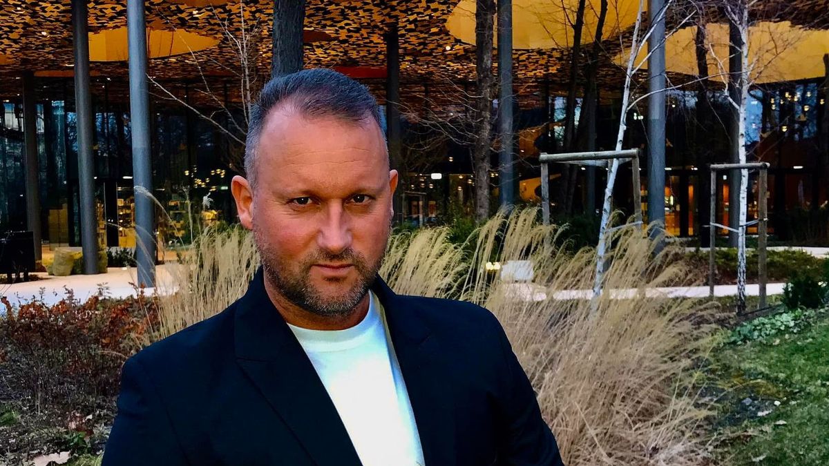 Alekosz Magyarország legdrágább versenyzongoráján játszik, nemsokára koncertet ad