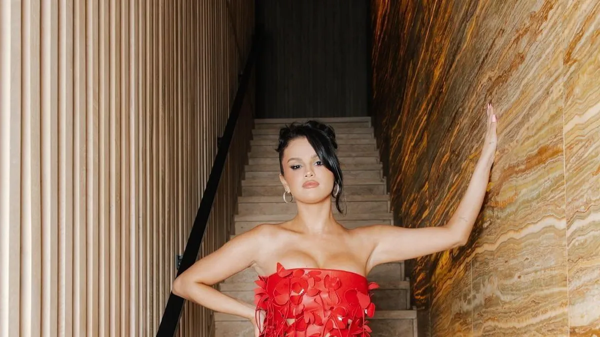 Dühösen ismerte el Selena Gomez, hogy plasztikáztatott