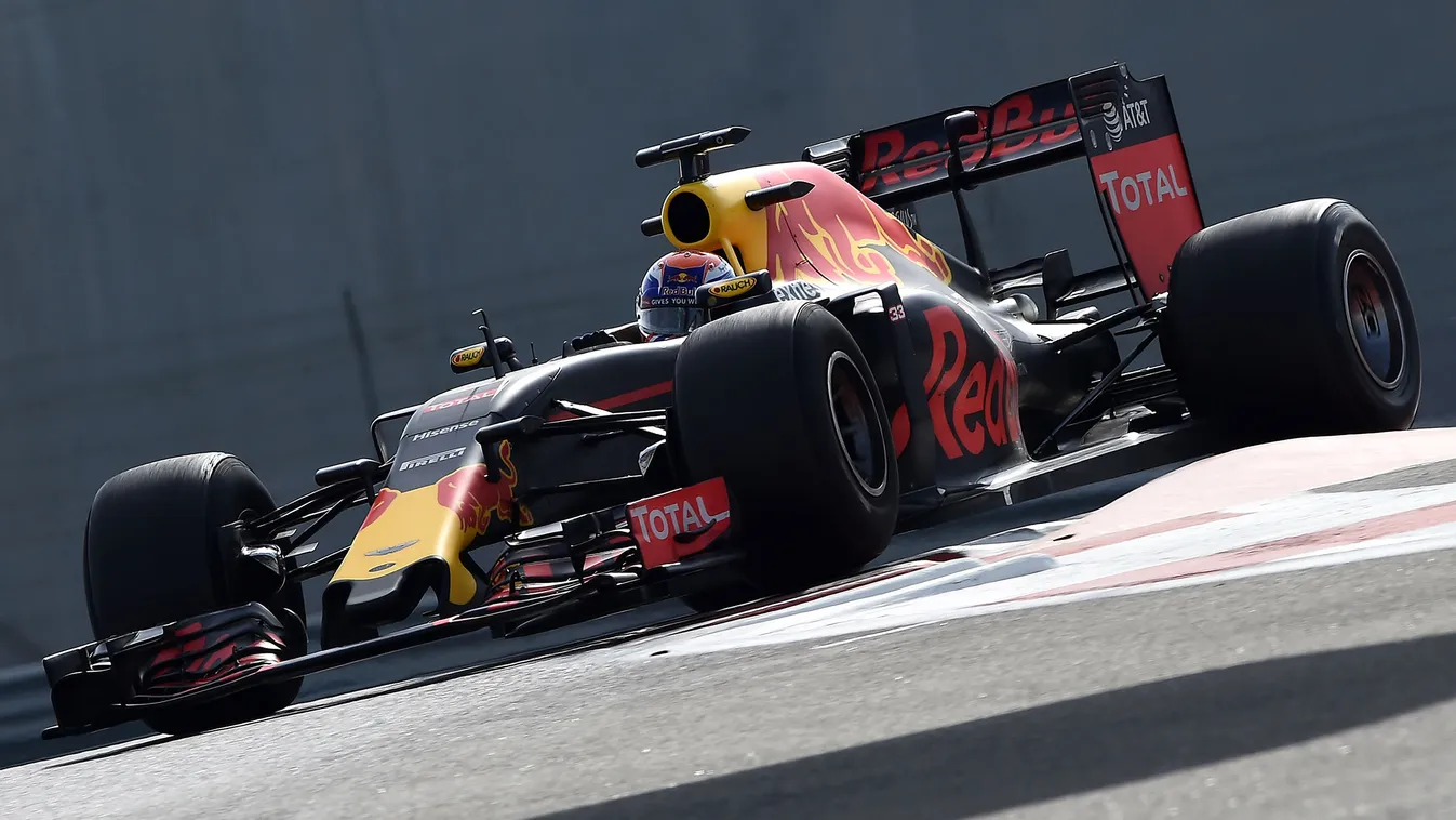 Forma-1, Max Verstappen, Red Bull, Pirelli, gumik, teszt 