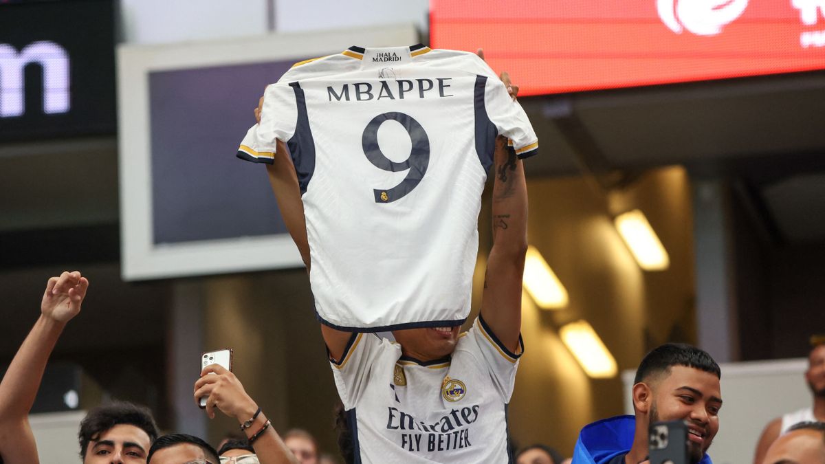 Bombahír: Kylian Mbappé öt évre aláírt a Real Madridhoz