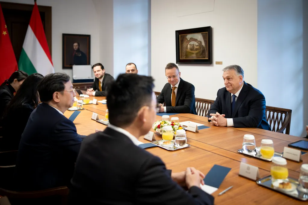 Orbán Viktor a BYD autógyártó vezetőivel tárgyalt, OrbánViktor, 2024.02.24.