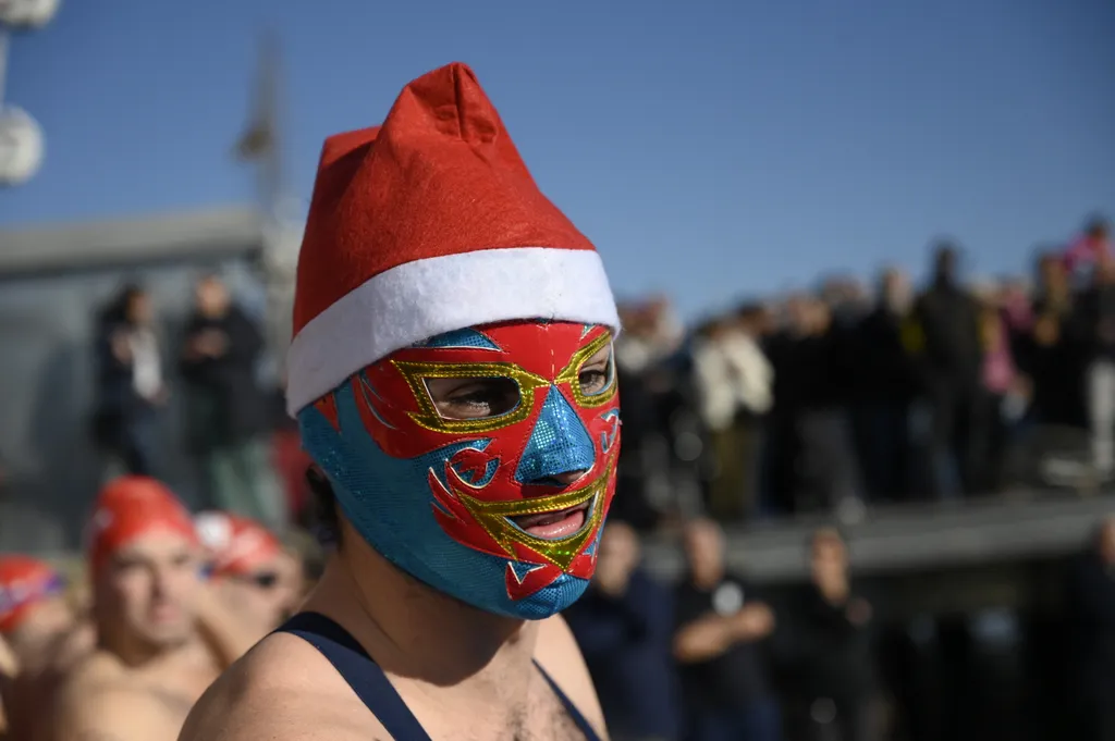 úszóversenyen Barcelona jelmez Mikulás  - Christmas Horizontal tradition 