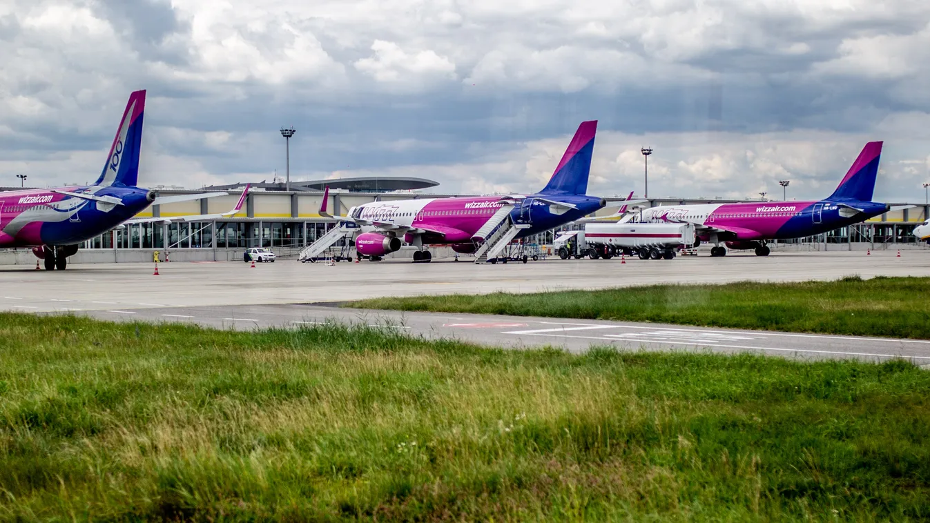 Koronavírus, Budapest, repülőtér, Liszt Ferenc Nemzetközi Repülőtér 2. Terminál, repülőgép, Wizz Air, repülő 