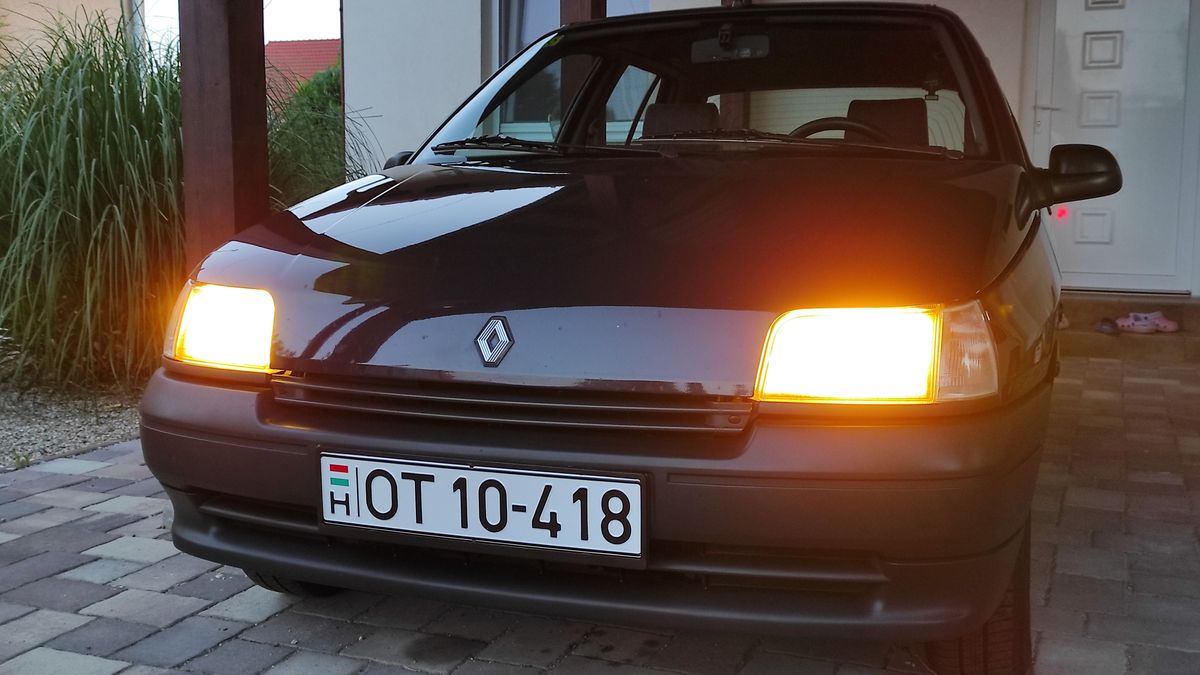 Igazi szerelemprojekt volt az ország első OT-rendszámos Renault Cliója