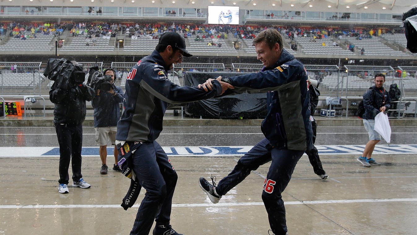 Forma-1, Daniel Ricciardo, Danyii Kvjat, Red Bull, USA Nagydíj, eső 
