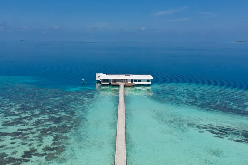 Páratlan szállás a korallzátony szélén, a tengeren, víz alatti hálószobával, Conrad Maldives Rangali Island