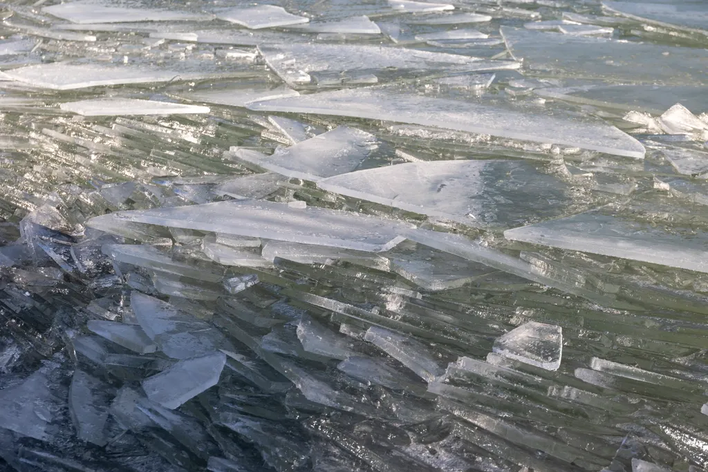 Tél a Balatonon - friss képeken a jégbe borult strandok, galéria, 2024 
