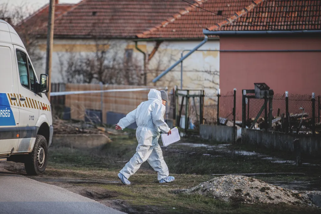 Holtan találtak két embert Tószegen, gyilkosság, emberölés, helyszínelés, Tószeg, 2024.01.16. második adag 