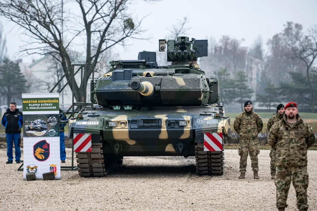 Átadták Tatán az első Leopard A7-es harckocsit és támogató járműveit, galéria, 2023 