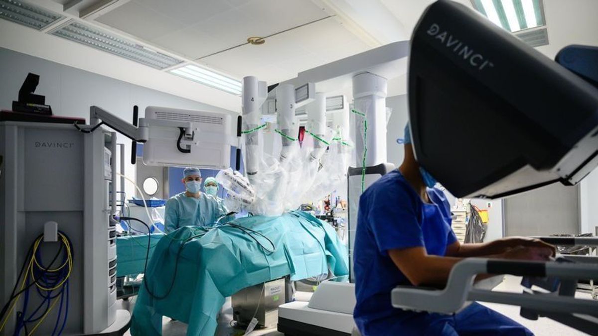 Bravúros robotsebészeti műtétek Magyarországon - kisebb fájdalom, gyorsabb gyógyulás