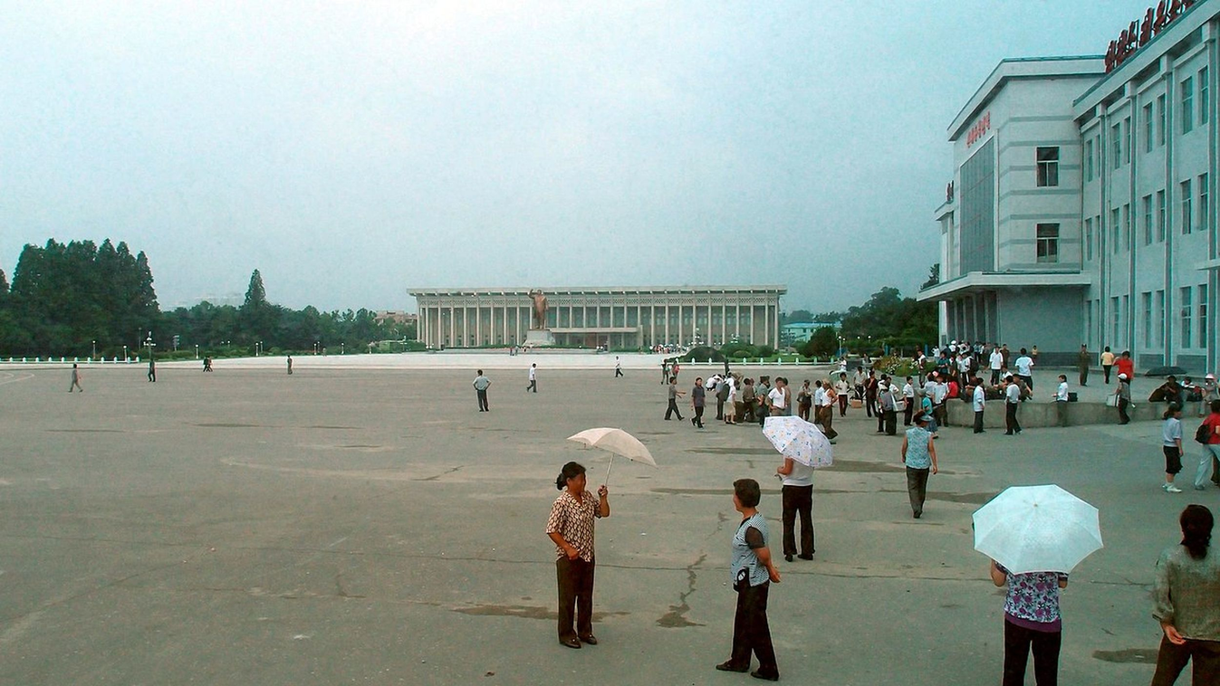 Sinidzsu, Észak-Korea, főtér 