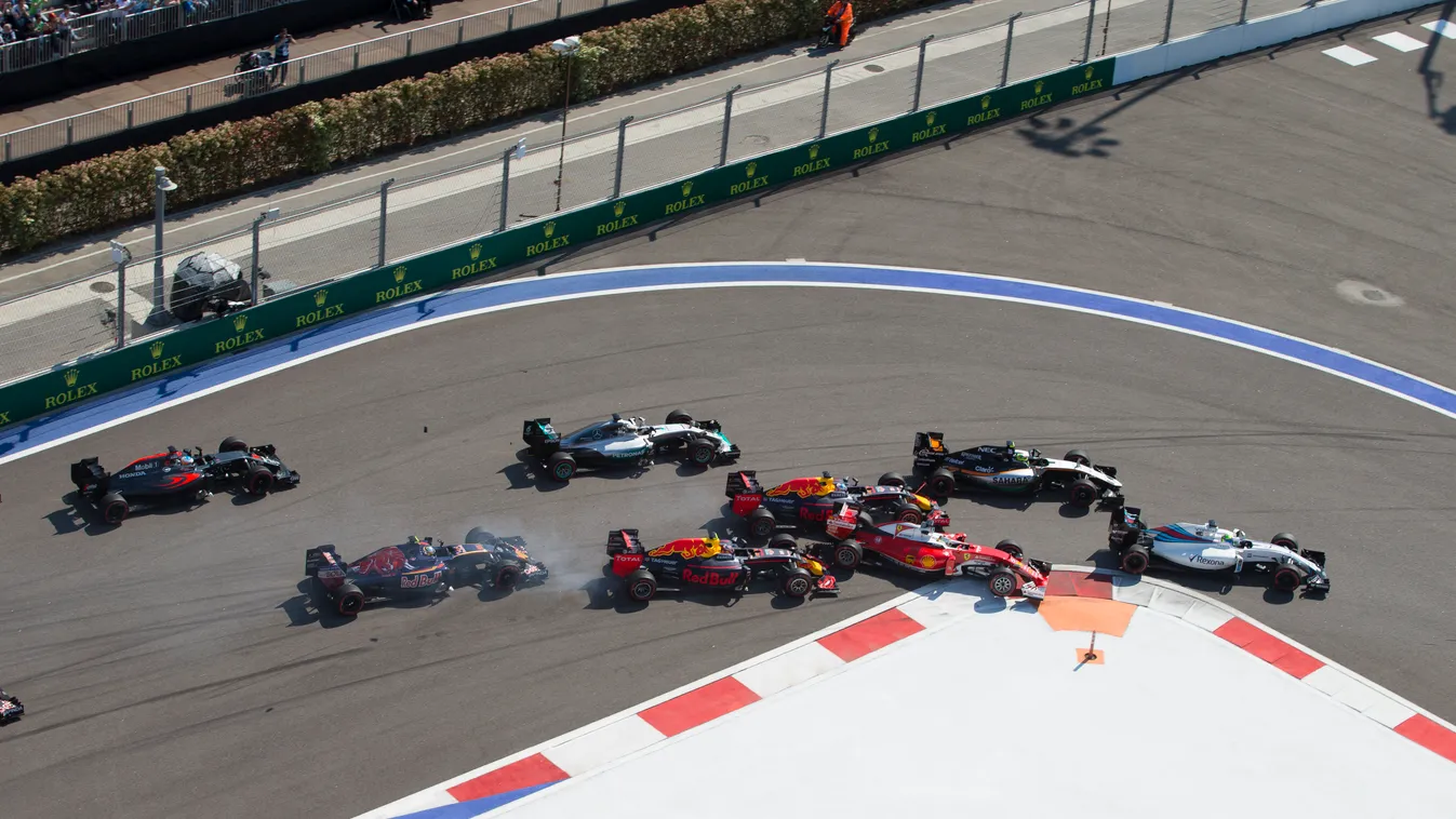 Forma-1, Danyiil Kvjat, Daniel Ricciardo, Red Bull Racing, Sebastian Vettel, Scuderia Ferrari, Orosz Nagydíj, Forma-1 rajt, Forma-1 baleset 