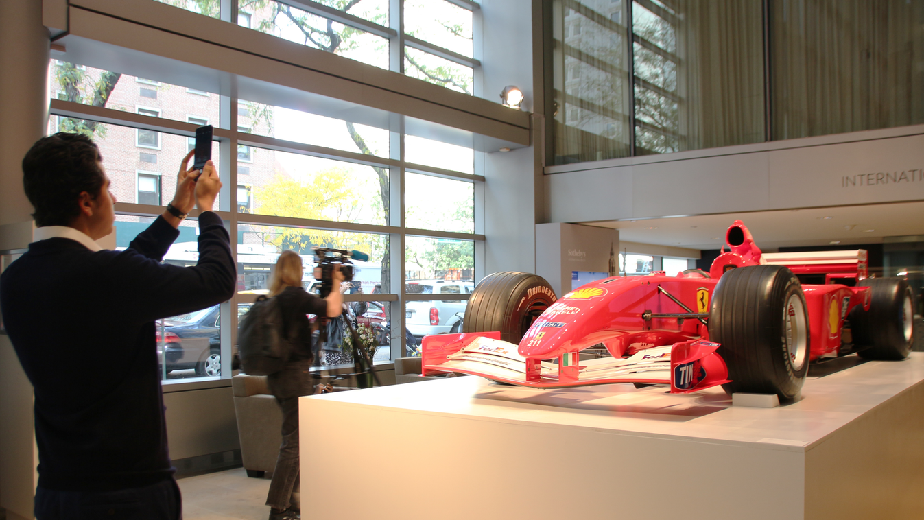Forma-1, Michael Schumacher, Scuderia Ferrari, F2001 aukció Sotheby, New York 