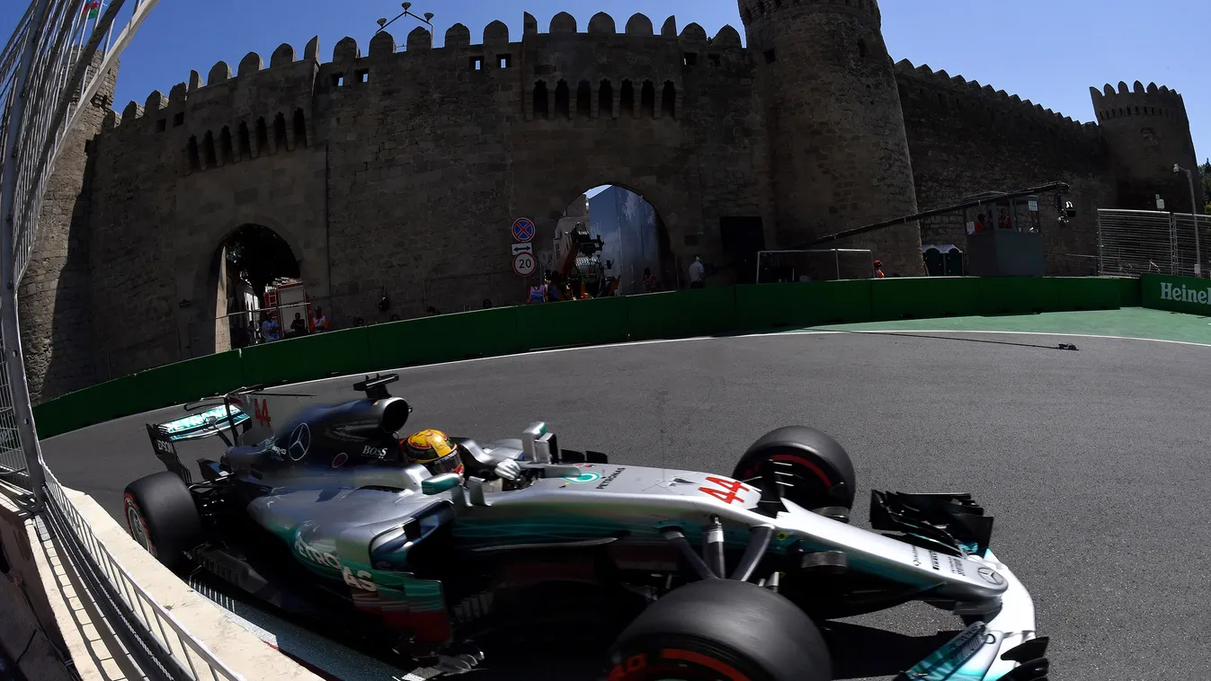 auto-prix auto Horizontal Mercedes' British driver Lewis Hamilton steers his car during the third practice session of the Formula One Azerbaijan Grand Prix at the Baku City Circuit in Baku on June 24, 2017. / AFP PHOTO / ANDREJ ISAKOVIC 