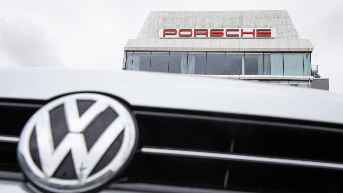 Volkswagen Group pushes ahead with Porsche IPO Stock exchanges VW Porsche Lettering Exterior photo Horizontal ECONOMY FINANCE CAR VOLKSWAGEN LOGO BUILDING 