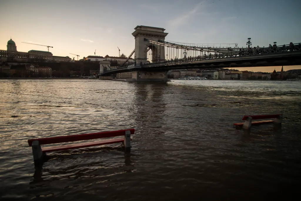 duna, folyó, áradás, víszszint emelkedés, Budapest, Vének, magyarorszár, árvíz, 2023. 12. 27. 