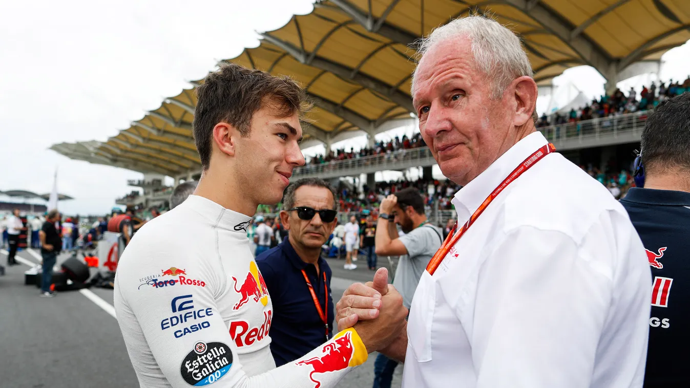 F1 - MALAYSIA GRAND PRIX 2017 CIRCUIT F1 FORMULE 1 FORMULE UN GP GRAND PRIX MALAISIE RACE GASLY Pierre (fra) Toro Rosso Ferrari STR12 team Toro Rosso, ambiance starting grid with MARKO Helmut (aut) Red Bull racing drivers manager, ambiance portrait during