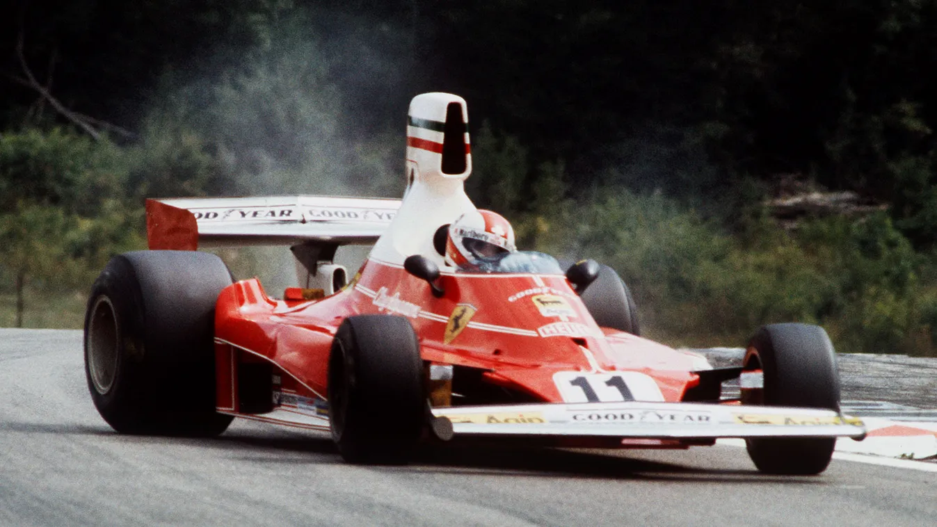 Clay Regazzoni a Ferrarival 1975-ben. Akkoriban sokkal nagyobbak voltak a hátsó gumik 