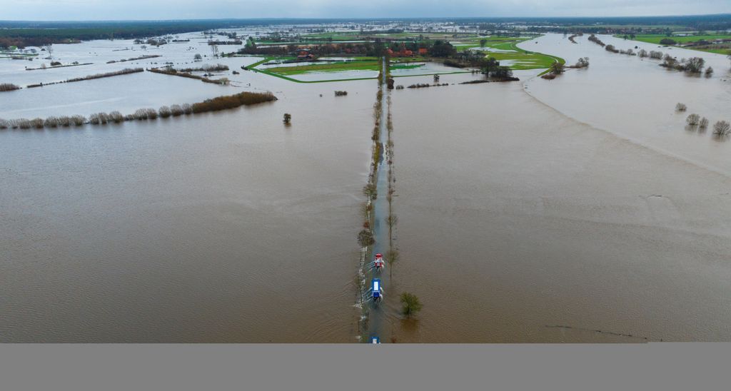 áradás, Európa, víz, 2023.12.30. 
 Floods in Lower Saxony --- Technical relief organization Flooding Wading depth weather Horizontal panoramic ECONOMY WATER STORM FLOOD 