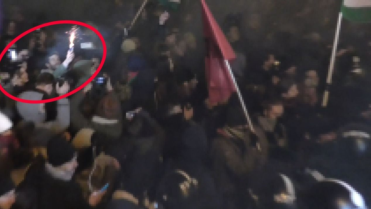 Fekete-Győr András egyre nevetségebben menekül