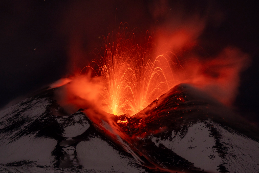 Etna, Olaszország, vulkán, vulkánkitörés, láva, 2023.12.03., Catania, 