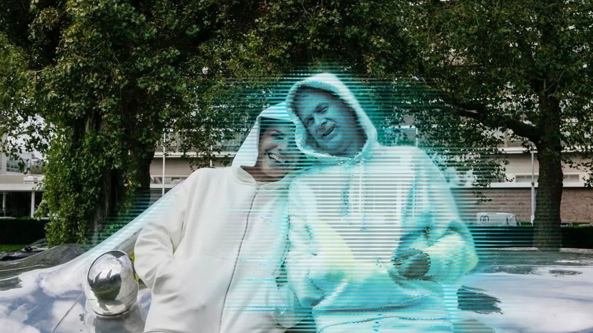 Hologrammal készül összeházasodni egy asszony
