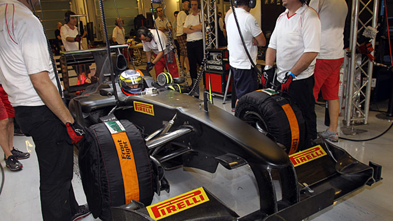 Forma-1, Pirelli, teszt, Renault 