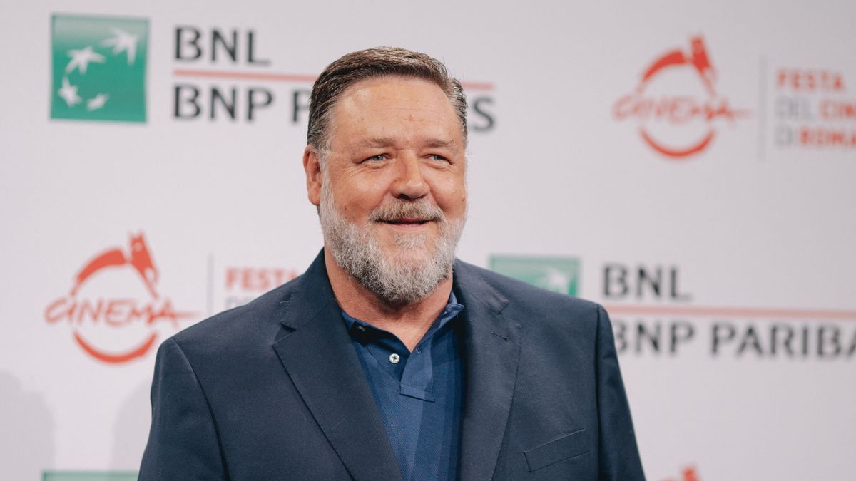 Russell Crowe Budapesten borotválkozott meg öt év után - fotó