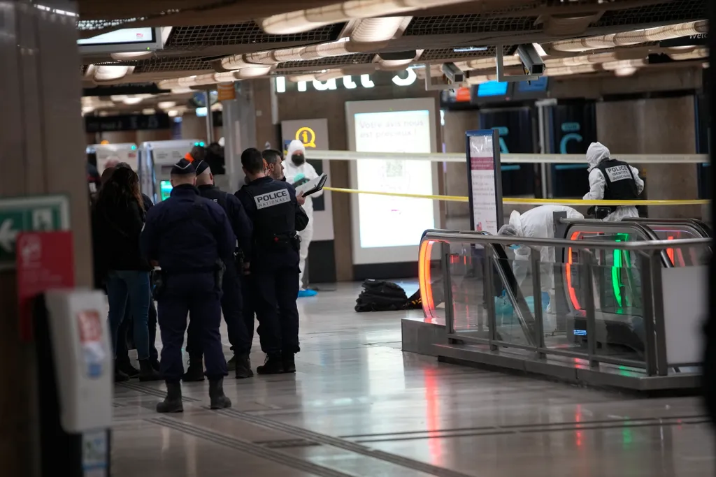 Gare de Lyon , vasútállomás, paris, terrortámadás, késelés, kés, támadás, Párizs, Franciaország, 2024.02.03.,  ahol egy férfi három embert megsebesített késsel 2024. február 3-án reggel. Az egyik áldozat súlyos sérüléseket szenvedett, és kórházi intenzív 