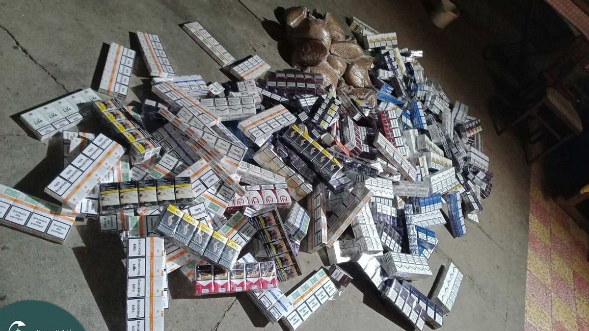 Közúti balesetet szenvedett egy férfi, így bukott le a csomagtartójába rejtett több zsák füstölnivalóval