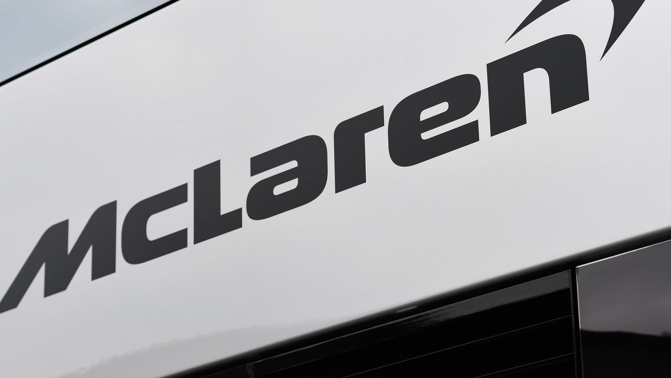 A Forma-1-es Olasz Nagydíj pénteki napja, McLaren logo 