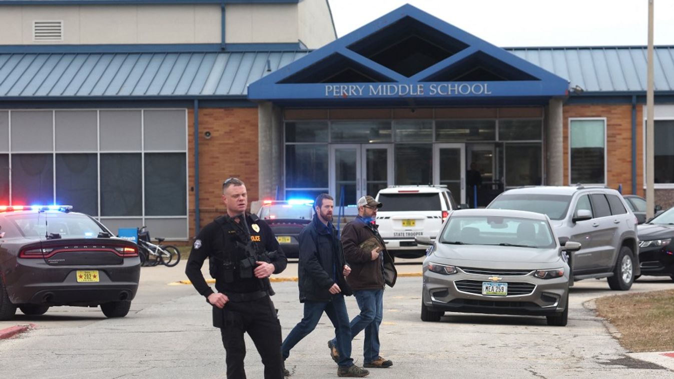 Shooting Reported At Perry High School In Iowa GettyImageRank2 Color Image Horizontal, Iowa, iskolai lövöldözés 