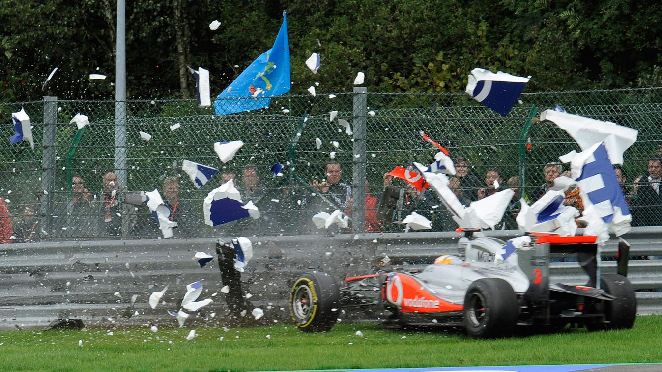 Forma-1, Lewis Hamilton, McLaren, Belga Nagydíj, 2011, baleset 