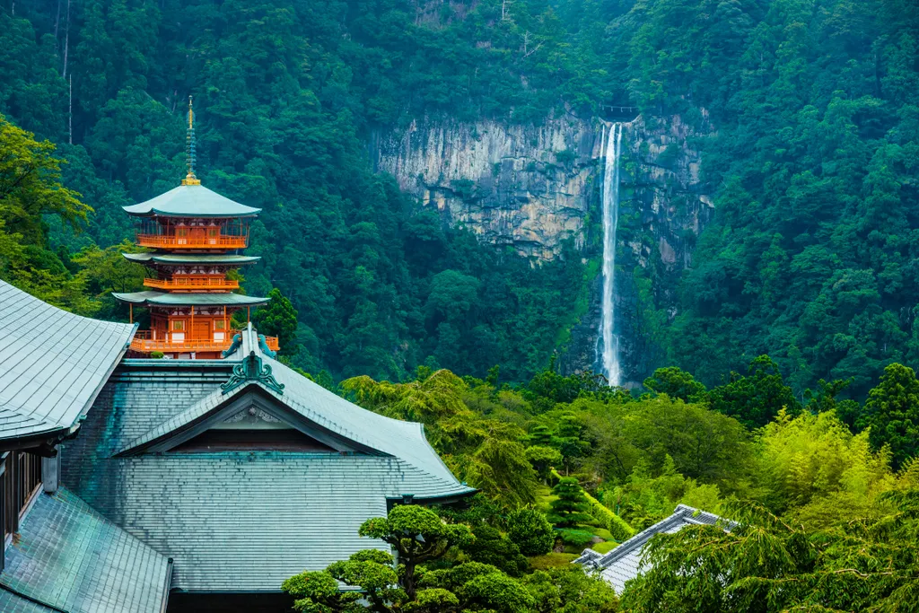 Különleges látvány Japán egyik legmagasabb, 133 méteres vízesése, Nachi Falls, NachiFalls, vízesés