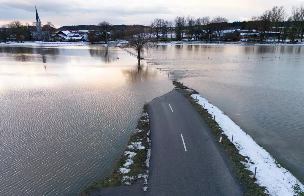 mező, németország, árvíz, Bajorország, katasztrófa, termőföld, víz, Vils folyó, Achldorf, Gaindorf, 2023. 12. 11. 