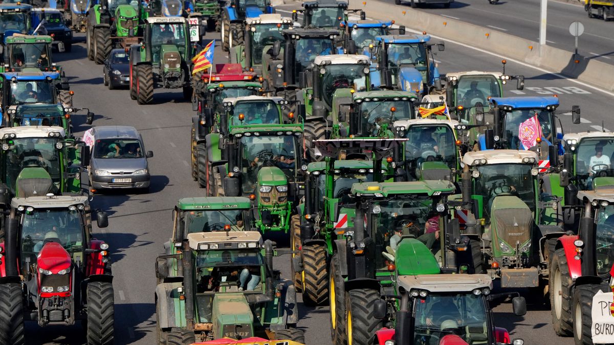 gazdatüntetés, farmer, spanyolország, protest, demonstráció, traktor, 2024. 02. 07., Barcelona 
